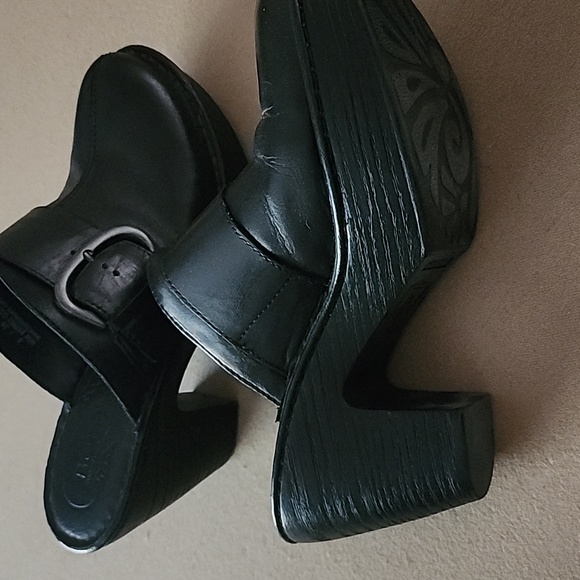 Born Clogs - Picture 3 of 3